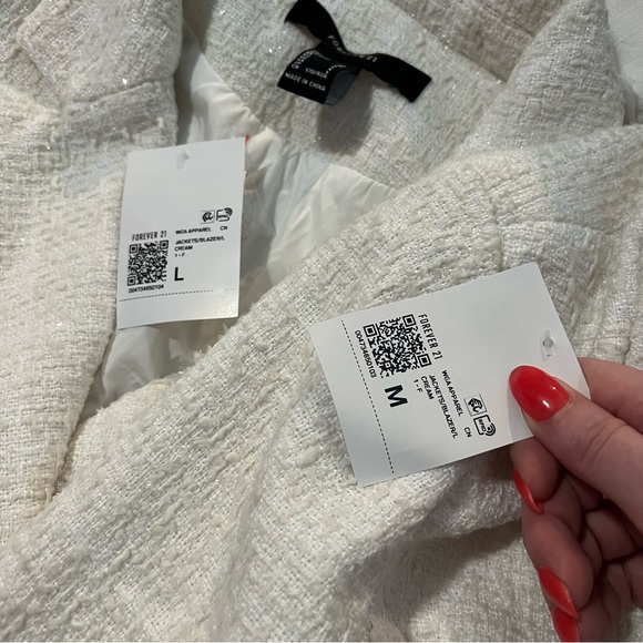 🌟 MUST GO 🌟 Forever 21 Cropped Frayed-Trim Blazer - Picture 8 of 8